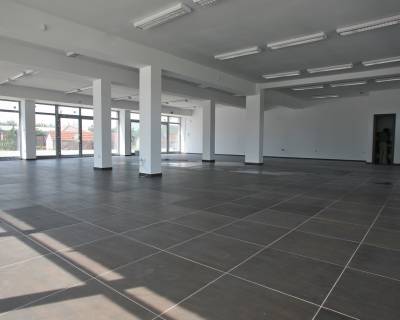Office spaces 40m2 with A/C in multifunctional building