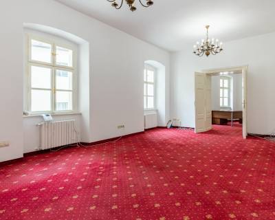Office space 62m2, in a historical building on the Main Square 