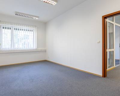 Bright office space, 118 m2, 2x parking, new building 
