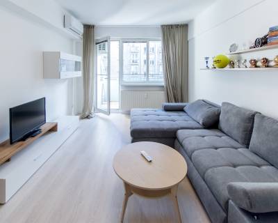 Bright, renovated 1bdr apt 66 m2, A/C, with balcony