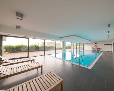 Priestranný 4i byt 148m2, s klimatizáciou, terasou, bazénom a saunou