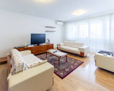 Spacious 2bdr apt 110 m2, with balcony and parking, great location