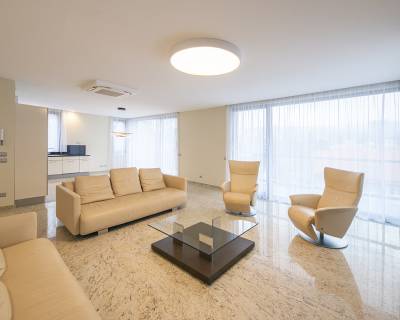 Luxusný 5i byt 217 m2 čiastočne zariadený, terasa, 2x parkovanie