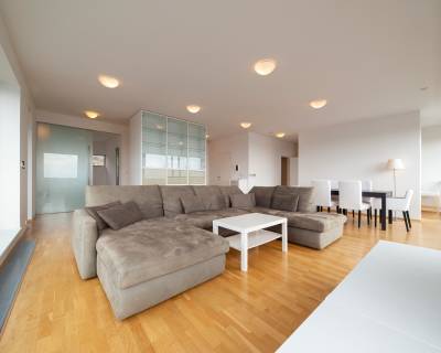 Krásny 4i byt 120 m2, v rezidenčnej vile so saunou a terasou