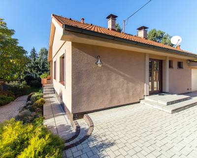 Nice 4bdr house 200m2, unfurnished, with garden in a quiet location