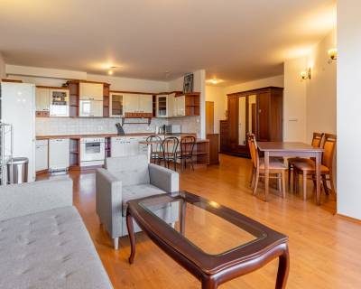 Spacious 2bdr apt 86 m2, with terrace and parking in a great location