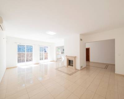 High standard 5 bdr FH, 300 m2, furnished, with a pool, Old Town