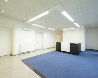 Representative office spaces, 100 m2, heart of Old town, parking