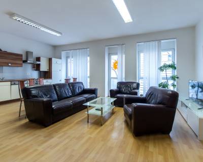  Nice 2 bdr apt 92 m2 with terrace, location in the city center