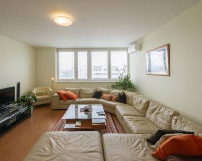 Slnečný 2i byt, 56m2, s loggiou s pekným výhľadom, KOLOSEO