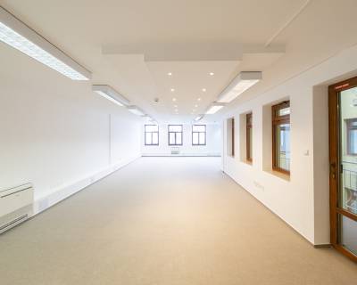 Beautiful office spaces, 213m2, unfurnished, A/C, parking