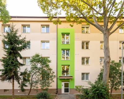 3-izbový byt s garážou, pri parku Ostredky, 65m2, 2/3.posch, balkón 