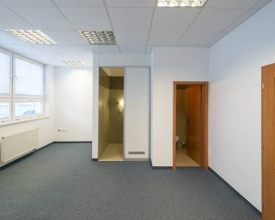 Connected 2 offices, kitchen, toilet, 37m2, ground floor, AB3, parking