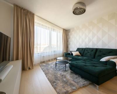 Beautiful design 2bdr apt 86m2, loggia, cellar and parking, SKY PARK