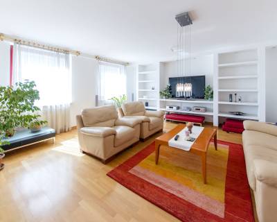 Sunny spacious 3bdr apt 120m2, with terrace, loggia and parking