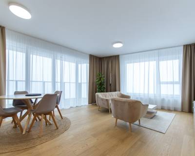 Priestranný, slnečný 3i byt 85 m2, s balkónom a parkovaním, KLINGERKA