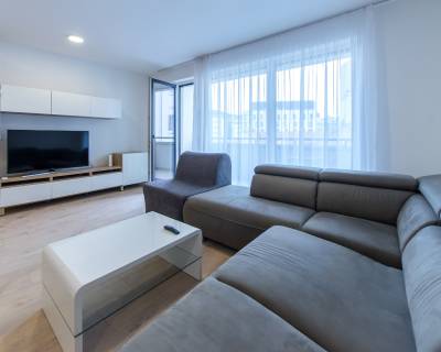 RESERVED Nice 2bdr apt 68m2, with A/C, balcony and parking