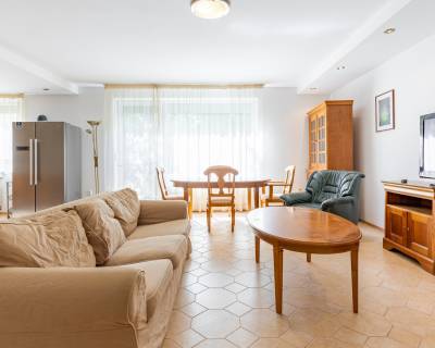 Spacious 3bdr apt 148m2 with loggia, fireplace and parking