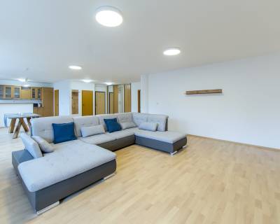 Moderný 3i byt 128 m2, s klimatizáciou a lodžiou, dobrá lokalita 