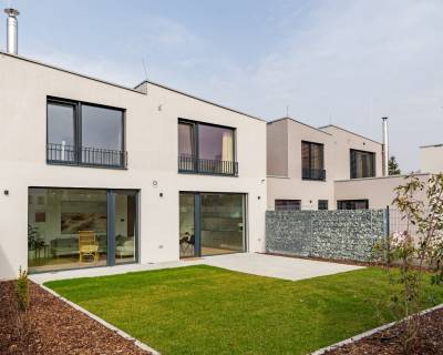 High standard modern 4bdr house 168m2, quiet street, garden, parking