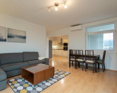 SHORT TERM LEASE Beautiful and sunny 3 bdr apt 107m2 with two loggias
