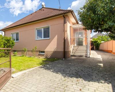 Beautiful, pleasant 2 bdr family house with large garden and garage 