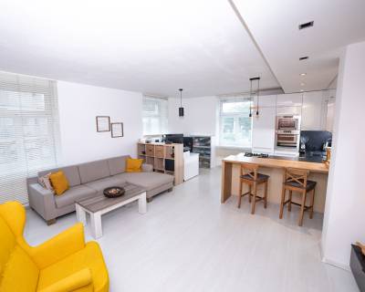 Stylish modern 1 bdr apt 55m2 with A/C and cellar in great location
