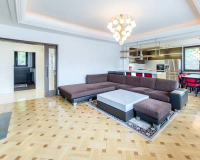Exclusive 3bdr apt 146m2 with terrace, in residence near castle