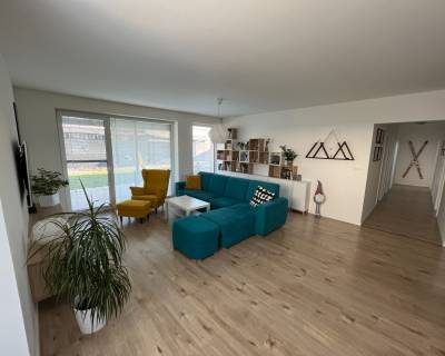 Bright 3bdr apt 102 m2, A/C, with terrace and pool, garden house 